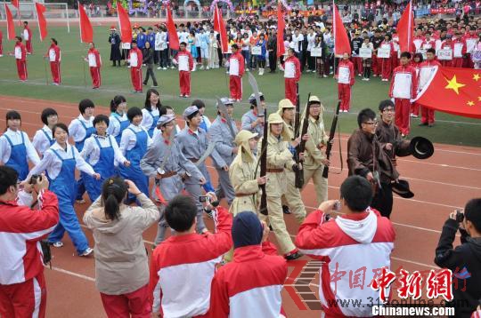 高中生著侵華日軍軍服參加運(yùn)動會校方稱不妥