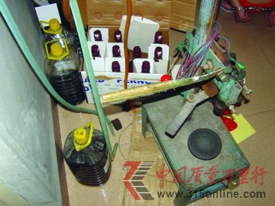 制造假洋酒的小作坊里的灌洗用具。轉(zhuǎn)自揚(yáng)子晚報